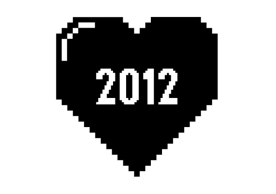 Schwarzes Pixel Herz mit 2012 Inschrift