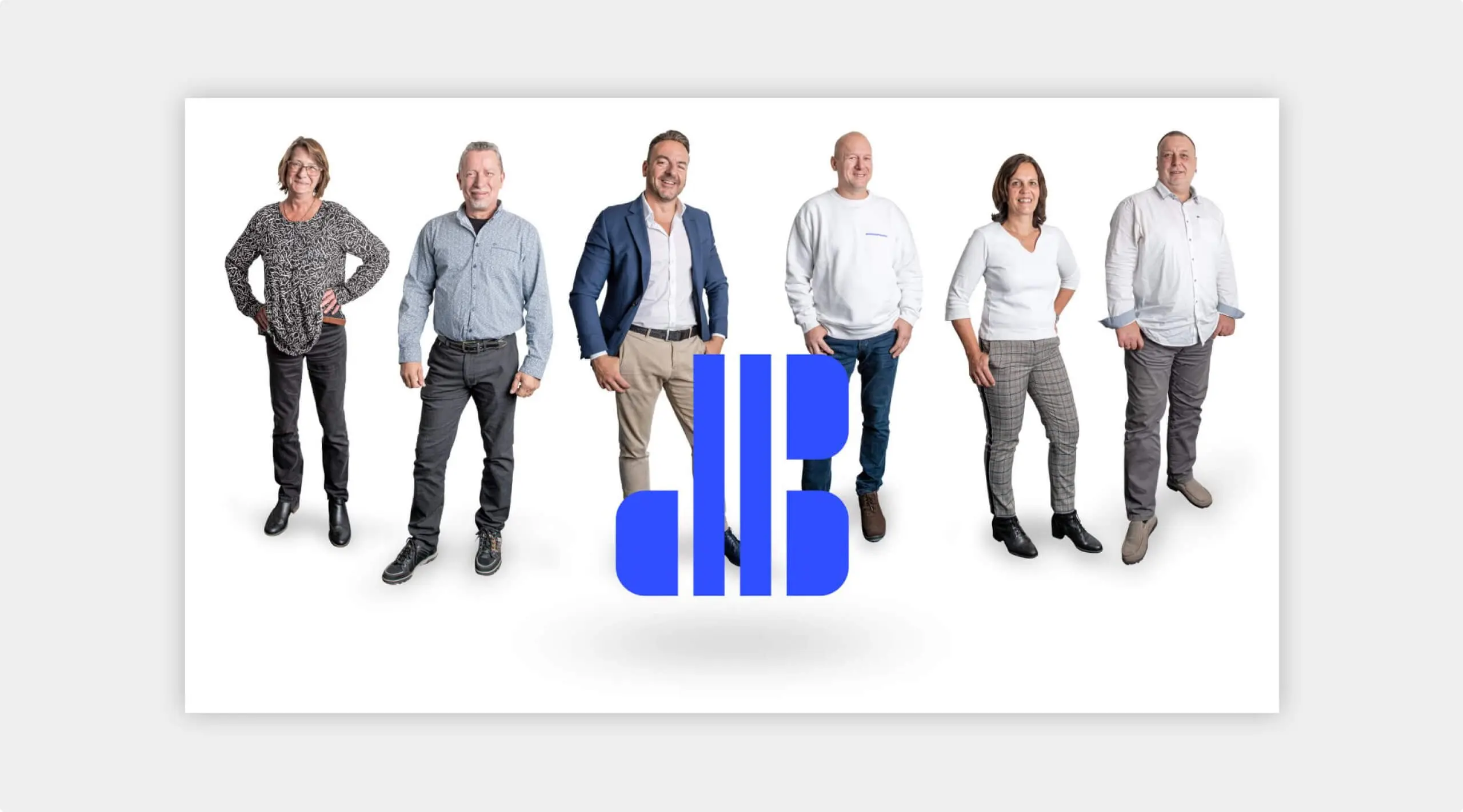 Foto mit Logo und Team