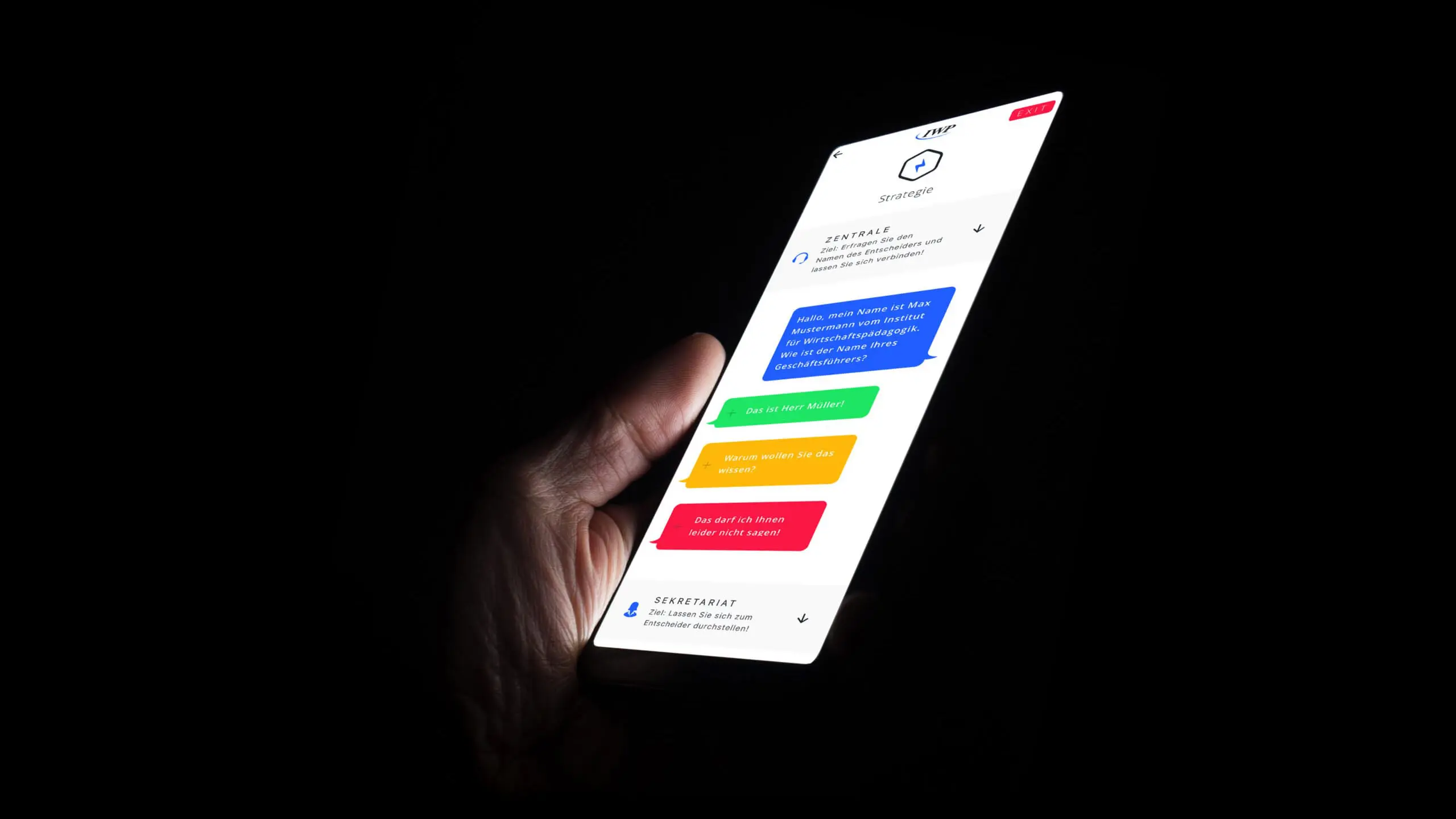 Darstellung einer mobilen Website / eines responsiven Webdesigns auf einem Smartphone in der Hand.