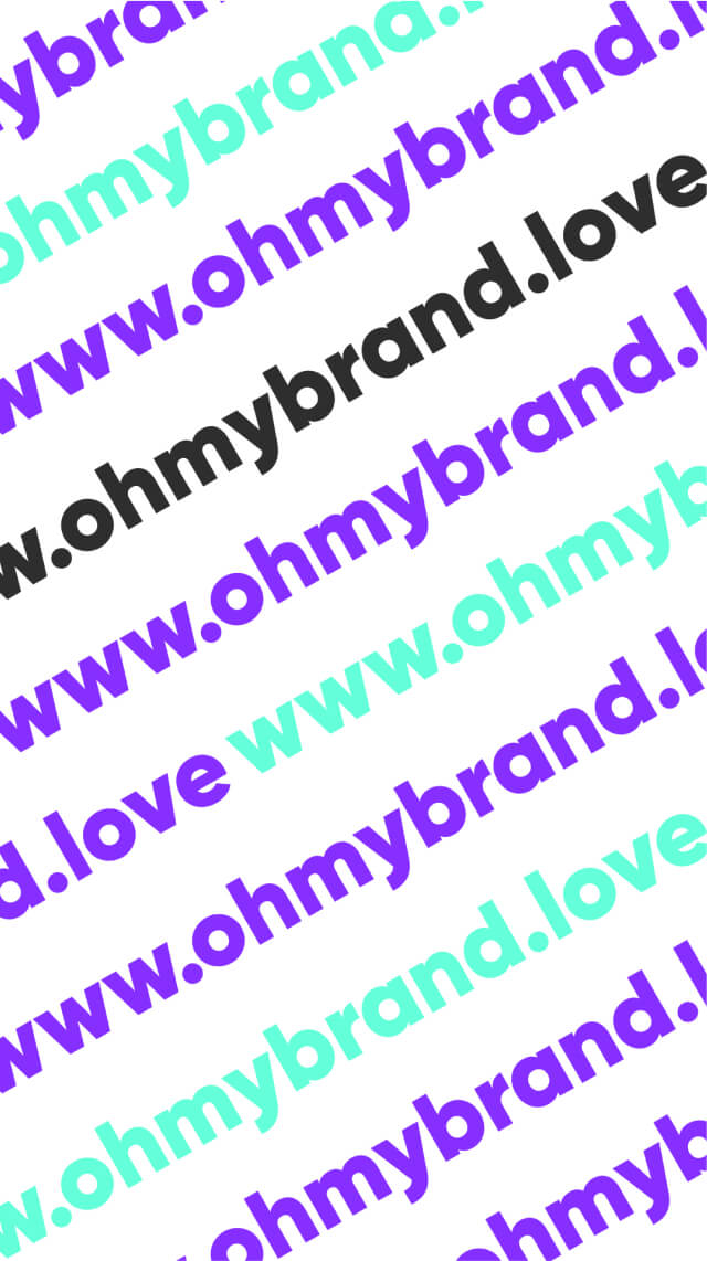 Weißer Hintergrund mit mehrfacher Wiederholung der Domain zum omb Shop in bunten Farben.