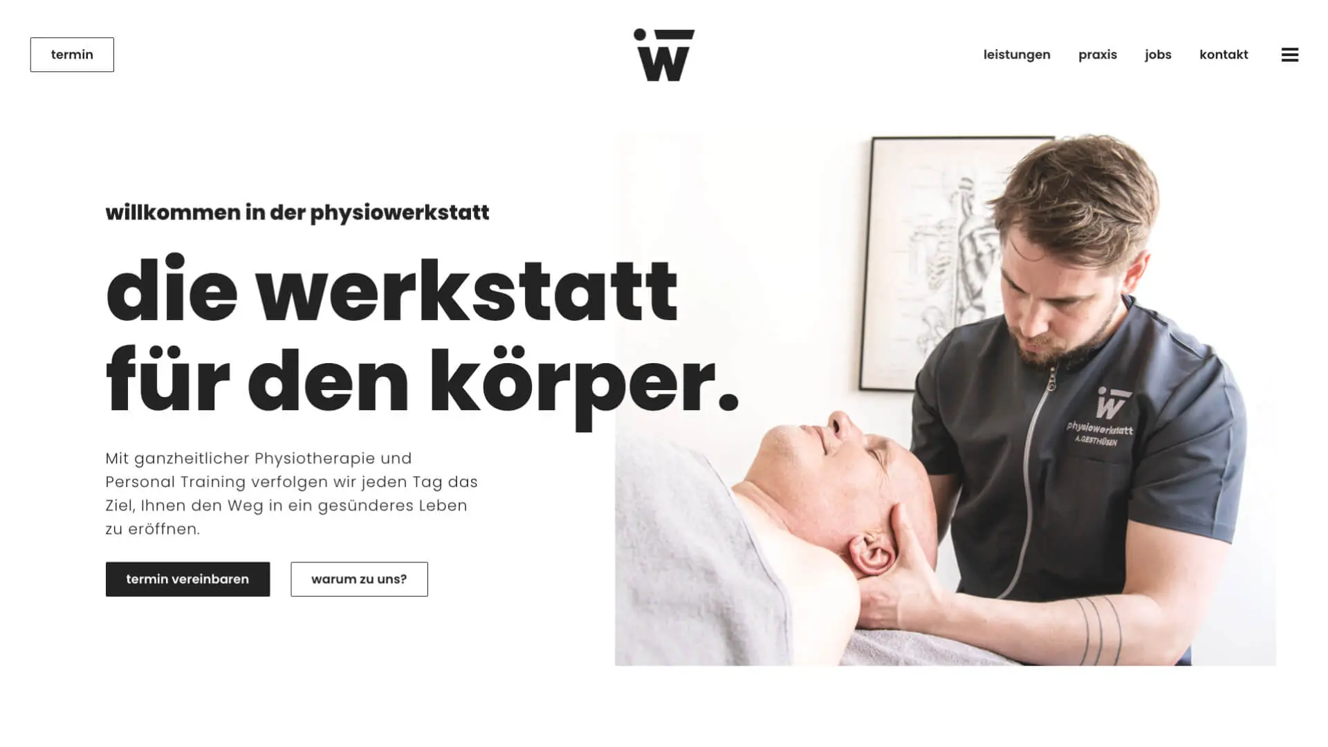 Physiotherapeut behandelt einen Patienten am Nacken. Screenshot der Startseite der Website von physiowerkstatt zum Thema 